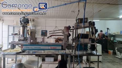 Formadora modeladoras e recheadora autom�tica com alimentador extrusora cont�nua Bralyx Formix Multimassas para produtos laminados