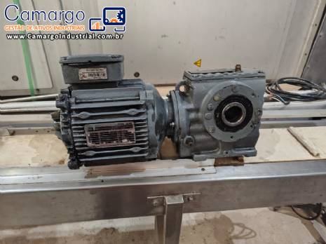 Motoredutor SEW-EURODRIVE com motor de 1,5 kW trif�sico