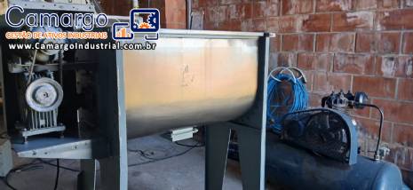 Misturador horizontal em inox com ps raspadores 250 L