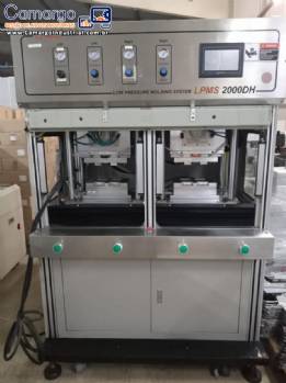 Linha de produ��o injetoras verticas para pe�as pequenas de baterias e partes pl�sticas